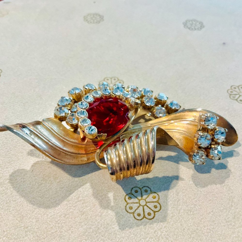 Retro Ruby Red & Gold Tone Rhinestone Brooch - Picture 4 of 10